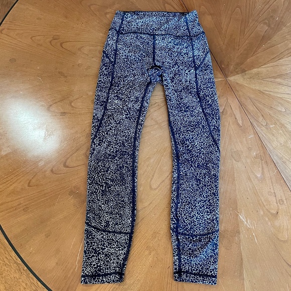 lululemon athletica Pants - Lululemon In Movement Tight 25" Everlux - Size 4